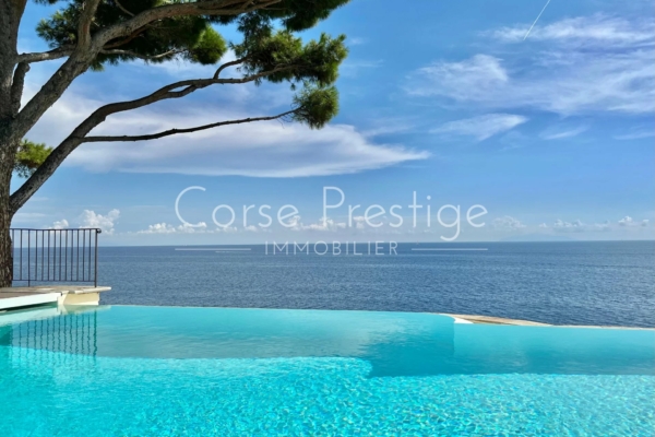MANSION FOR SALE - ACCESS TO THE SEA BY FOOT - CAP CORSE - REF P31