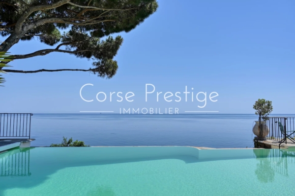 DEMEURE DE MAITRE A VENDRE - ACCES MER A PIED - ROUTE DU CAP CORSE - REF P83