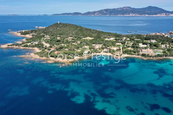 Villa pieds dans l