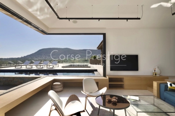 VILLA CONTEMPORAINE À LOUER À PINARELLO - PORTO VECCHIO - REF PR009