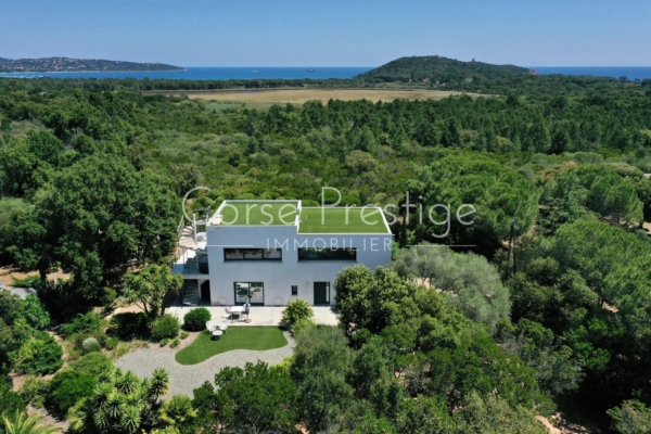 Rare property in the midst of nature by the sea - REF P40