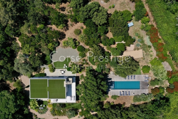Rare property in the midst of nature by the sea - REF P40