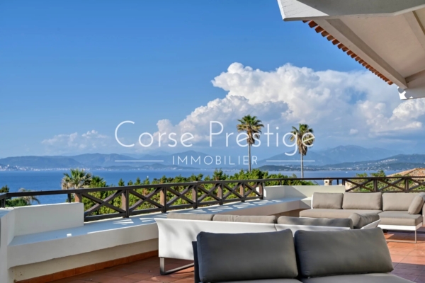 Villa à vendre en bord de mer - Ajaccio - Corse du Sud - REF P50