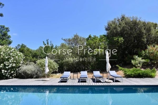 Rare propriété en pleine nature à proximité de la mer - Porto Vecchio - REF P40